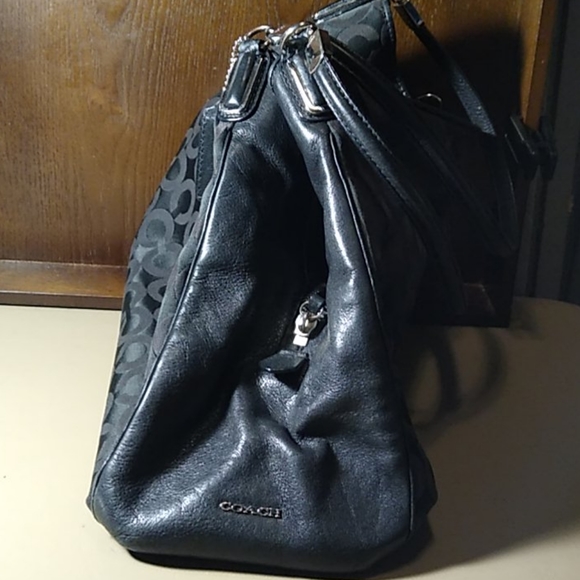 Coach - Picture 4 of 9